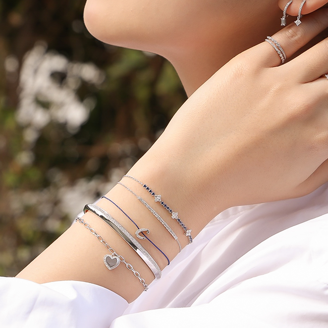 Diamond bar bracelet